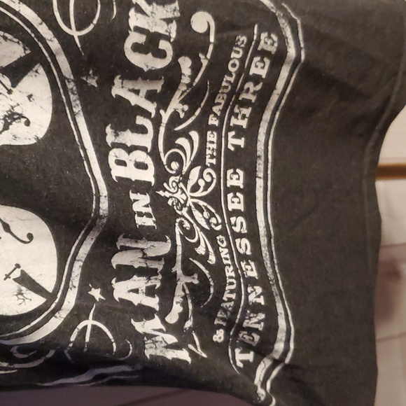 Johnny Cash "The Man in Black" T-shirt with Guitar Design - Picture 5 of 6